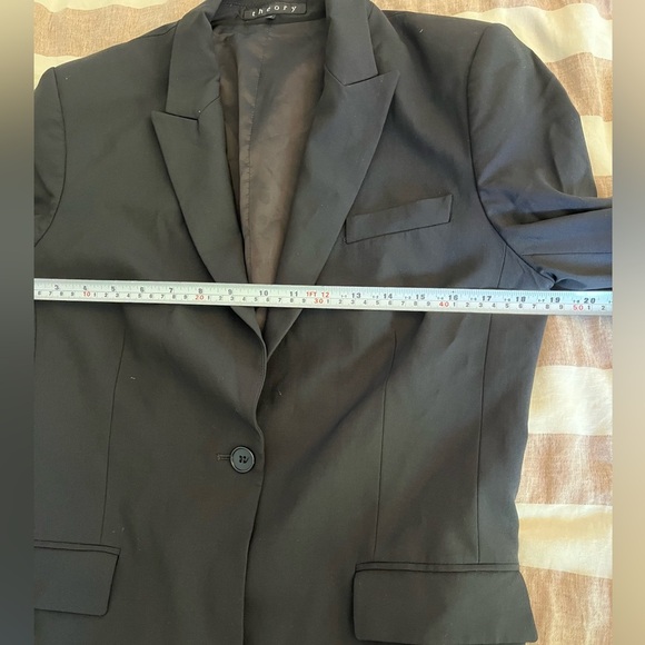 Theory Gabe One Button
Stretch Wool Blazer Style #
80001199. Black Size 12 - Picture 15 of 17
